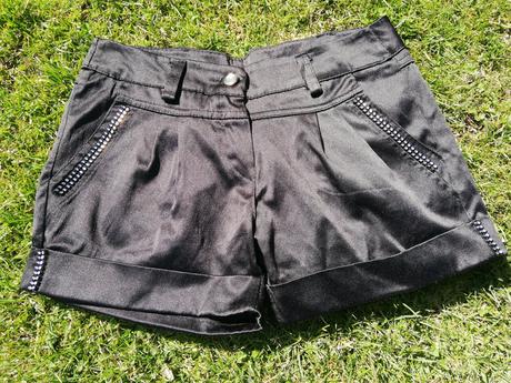 Saténové kraťasky, 152