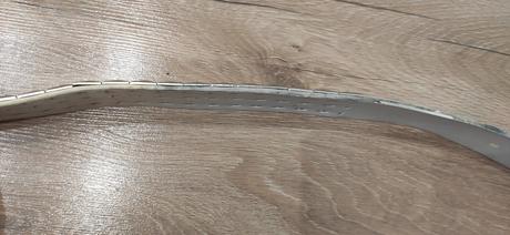 Biely vybíjaný opasok, 