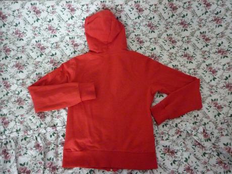 Červená mikina s kapucňou, 146