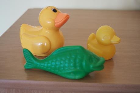 Plastové a gumené hračky pre malé dieťa, 