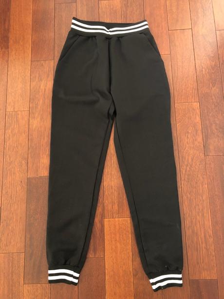 Nohavicovy kostym, m / s