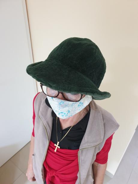 2 zelené klobúky, m