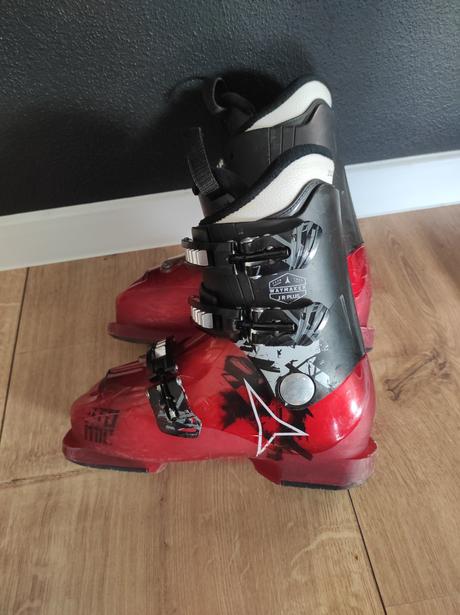 Lyžiarky, atomic,36