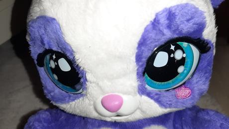 Interaktívna panda peek-a-roo furreal,