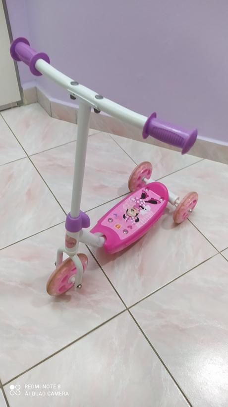 Dievčenská kolobežka,