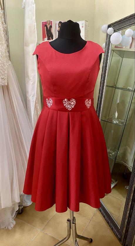 Spoločenské šaty vo veľkosti l/xl, l / xl