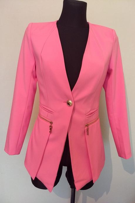 Sako so zlatými zipsami, s