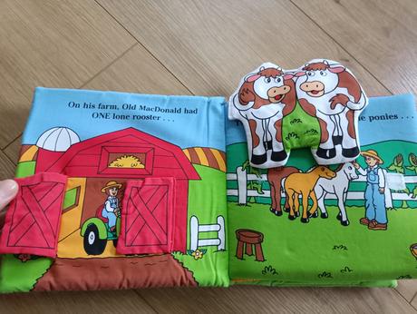 Anglické textilná 3d knižka,