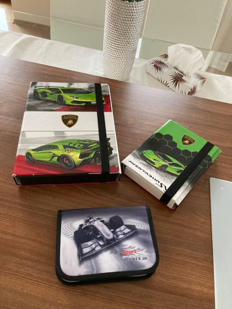 Školský set perecnik a dosky lamborginy,