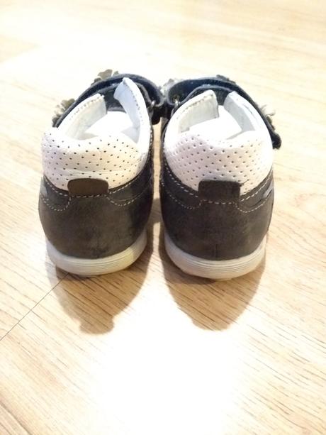 Sandálky, lasocki,24