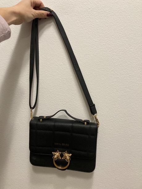 Pekná crossbody čierna kabelka, 