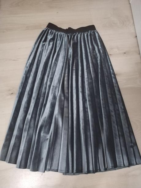 Plisovana zamatova sukňa uni, 