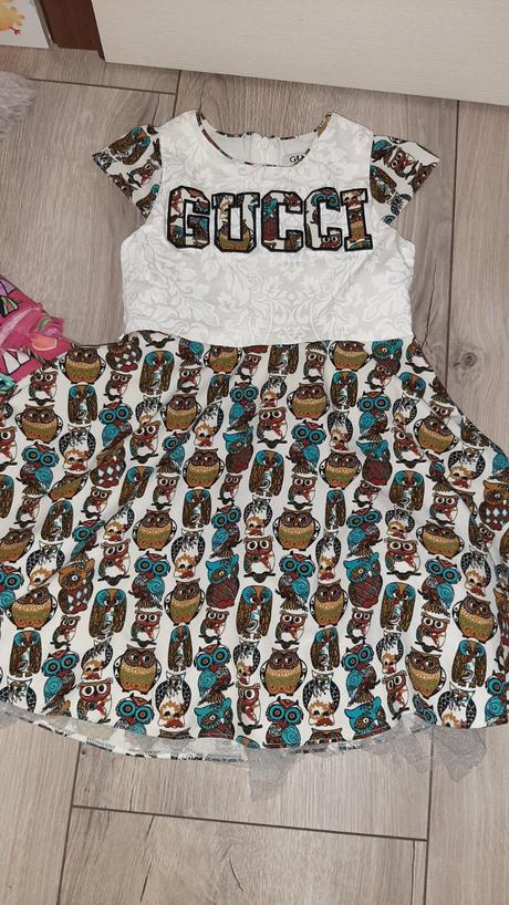 Taška plná vecí armani, gucci, pompdelux, benetton, 104–116