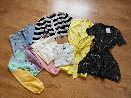 Balík oblečenia s, s