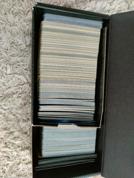 200ks pokémon kartičiek krabica,