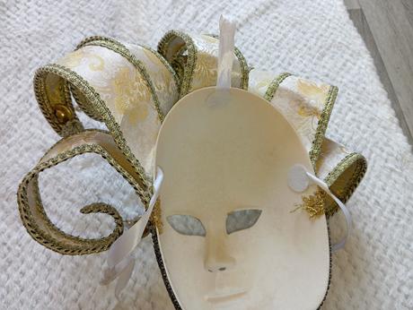 Benátska maska so zvončekmi, 