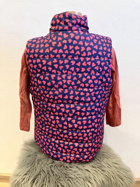 Dievčenská prechodná vesta so srdiečkami (122), 122