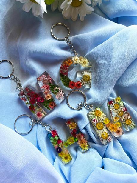 Ručne vyrobené živicové kľúčenky, 