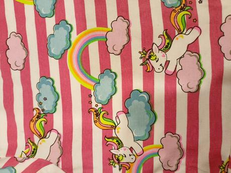 Jednorožcové točiace šaty, 110