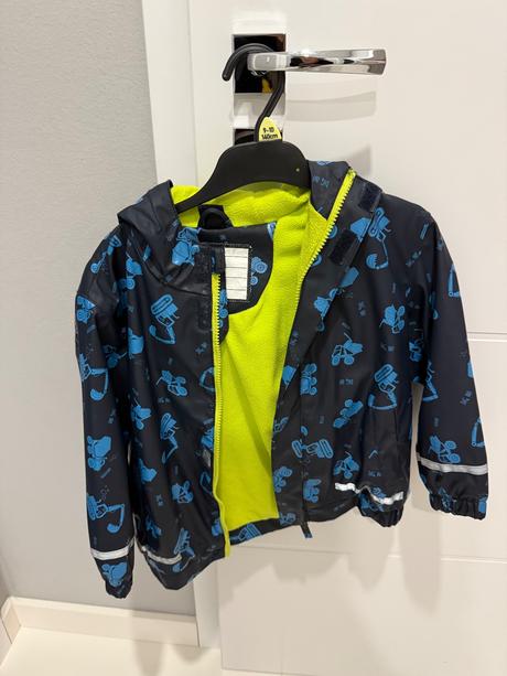 Nepremokavá bunda, 104