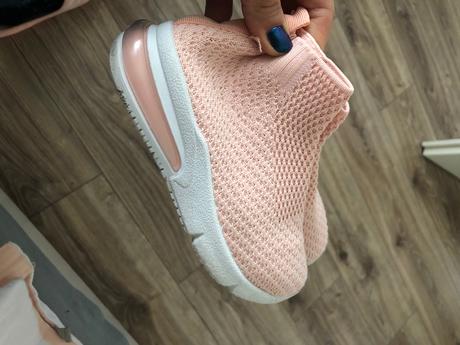 Nasuchovacie tenisky, 27