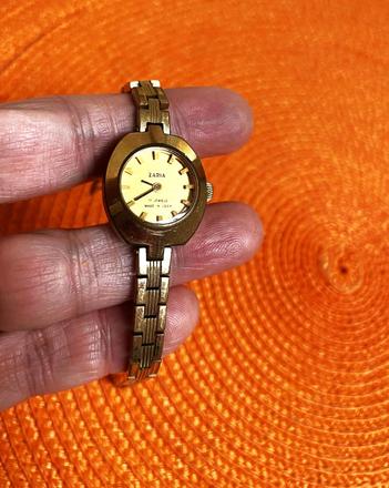 Starožitné náramkové hodinky zaria, 