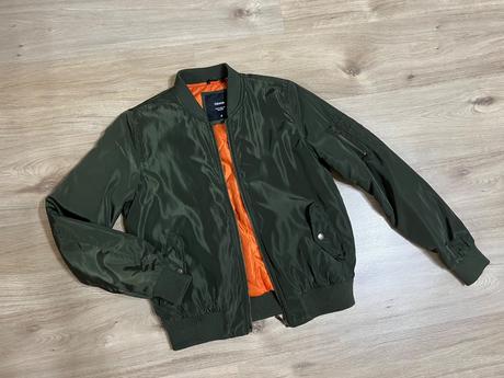 Bundička podšitá, m