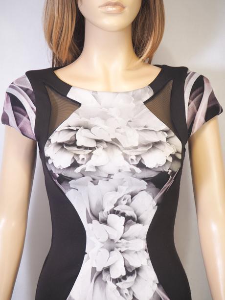 Elegantné šaty rinascimento, s