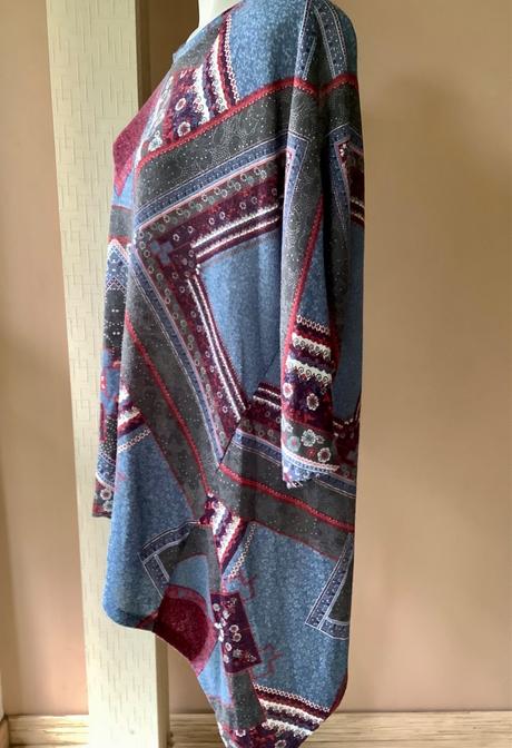 Krásny asymetricky pulover, xl