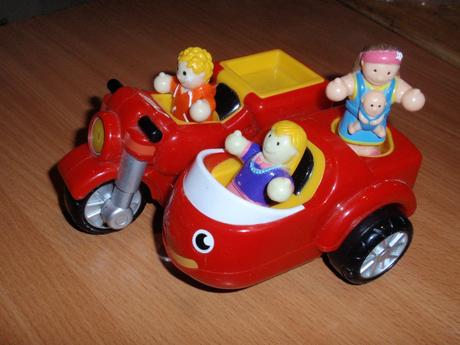 Motorka s postavičkami, 