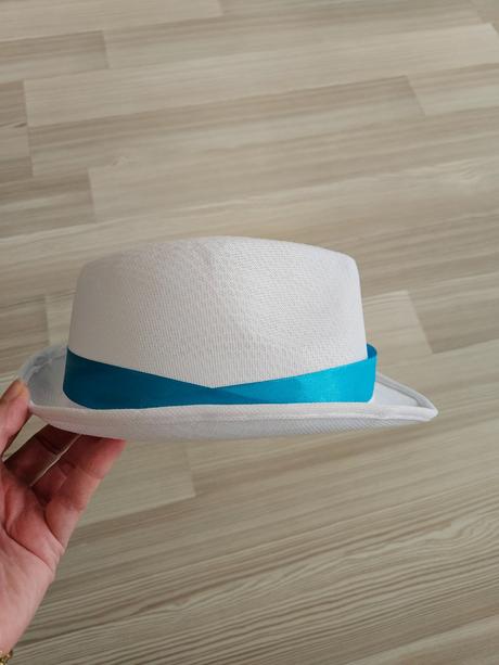 Klobúk a šiltovka, s