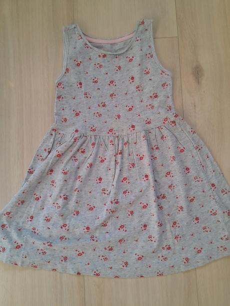 Letné šaty bez rukávov, 110