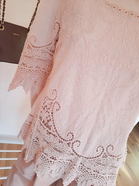 Púdrová krajková blúzka, m