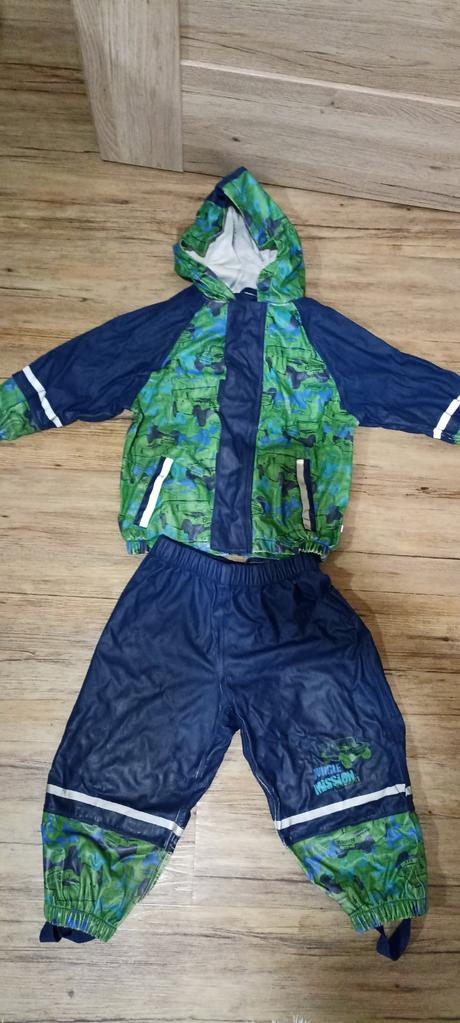 Nepremokavý overal, 80