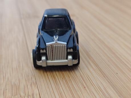 Raritný vintage rolls-royce značky dil 1988 servis,