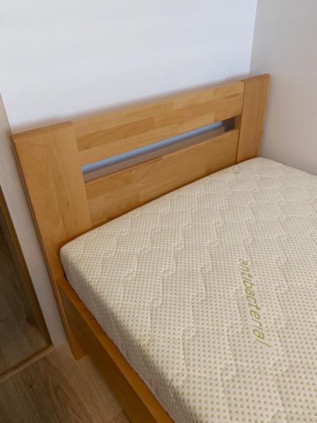 Masívna buková (detská) posteľ s úložným priestoro, šírka (cm): 90,dĺžka (cm): 200