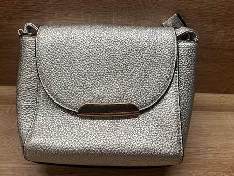 Nova metalicka kabelka, 