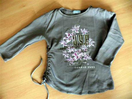 Pekné tričko s kvetmi & naboku na sťahovanie, 158