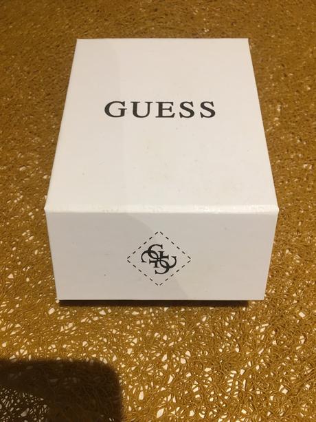 Guess nausnice, guess