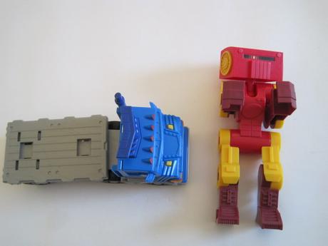 Mattel nákladné auto + robot/transformer, 