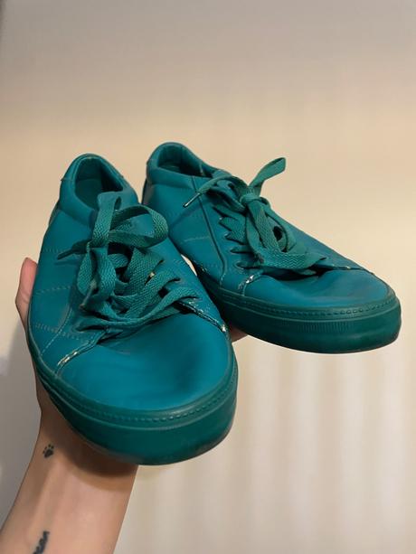 Tyrkysové koženkové tenisky, bershka,43