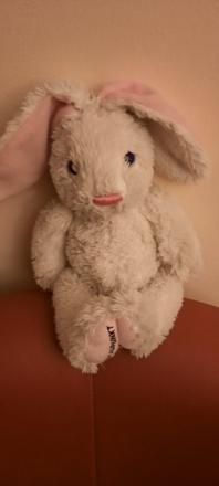 Zajacik- nozicky maju magnet  (v 41 cm ), 