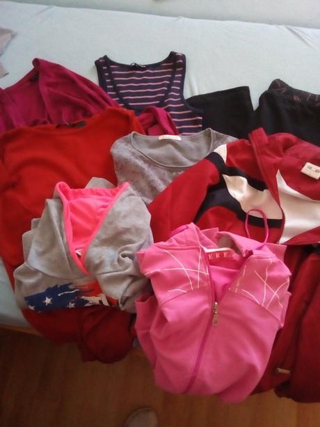 Balík oblečenia s, s