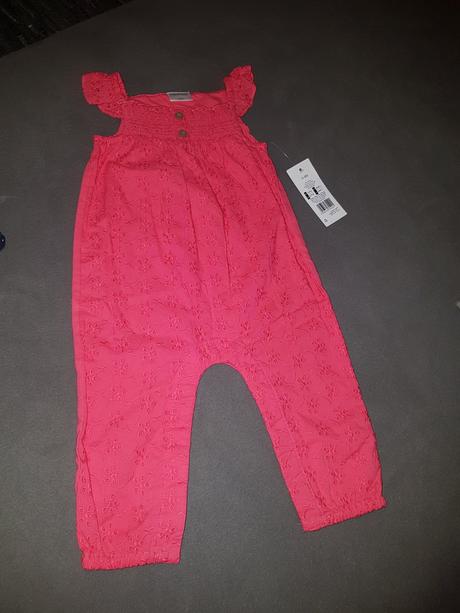 Krasny vysivany overal, 74