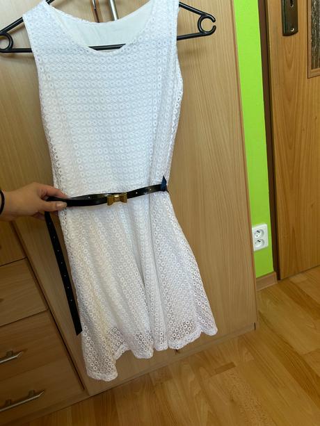 Čipkované šaty, 134