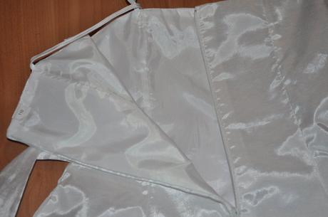 Biele saténové šaty, 110