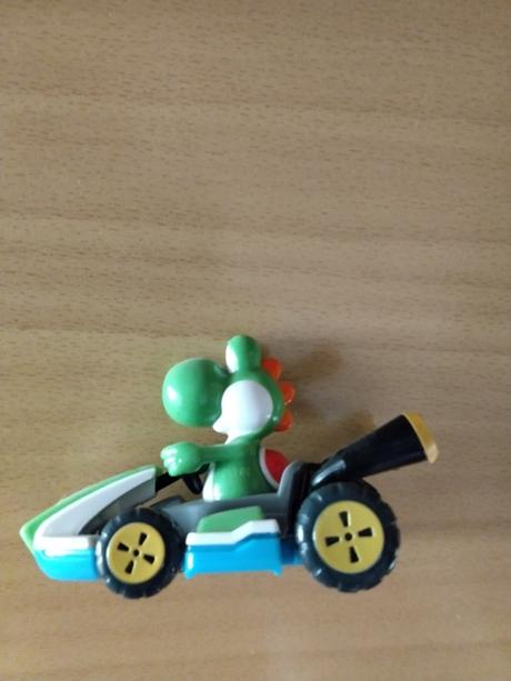 Super mario yoshi figúrka kinder surprise maxi,