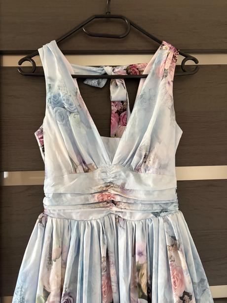 Kvetinkové šaty, 32