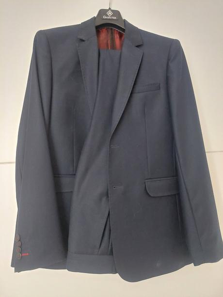 Chlapčenský oblek, 158