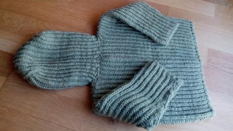 Hrejivý svetrík s kapucňou, 74